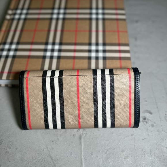 NEW BURBERRY HALTON STRIPED LOGO CONTINENTAL WALLET CLUTCH - Picture 7 of 15